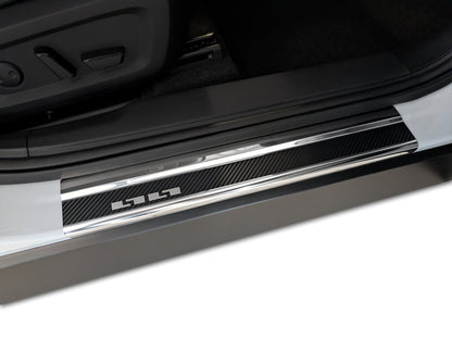 Tröskelskydd Mitsubishi Outlander IV 2025+ – kolfiber-look - Carlevel AB - Fordon och delar > Fordonsdelar > Karossdelar