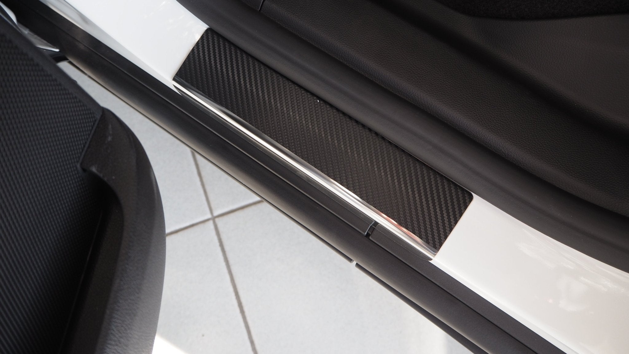 Tröskelskydd Mokka/Mokka X/Chevrolet Trax 2012–2019 – Kolfiberlook - Carlevel AB - Fordon och delar > Fordonsdelar > Karossdelar