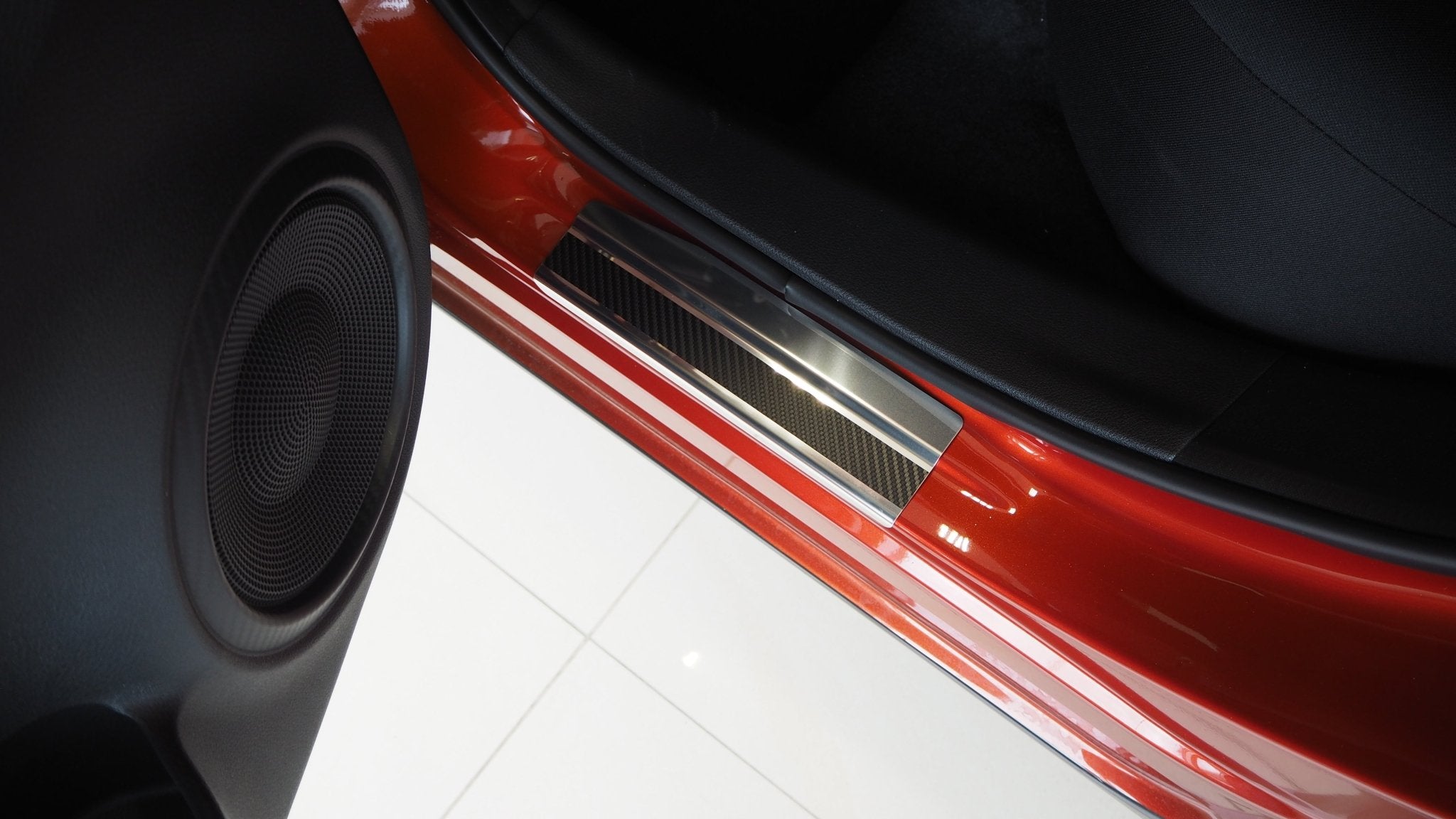 Tröskelskydd Nissan Juke II 2019+ – kolfiber-look - Carlevel AB - Fordon och delar > Fordonsdelar > Karossdelar