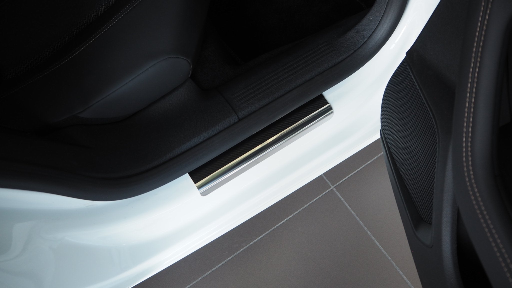 Tröskelskydd Peugeot 508 2018+ – kolfiber-look (stål) - Carlevel AB - Fordon och delar > Fordonsdelar > Karossdelar