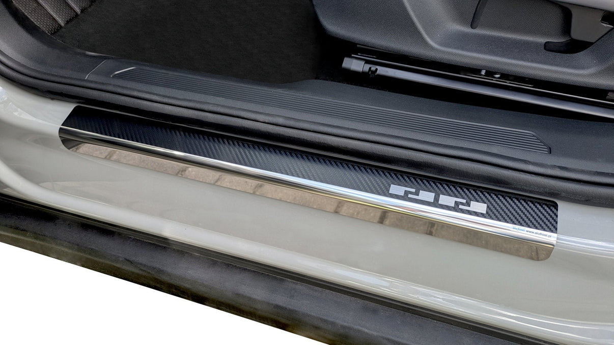 Tröskelskydd Skoda Elroq 2025+ – kolfiber-look - Carlevel AB - Fordon och delar > Fordonsdelar > Karossdelar