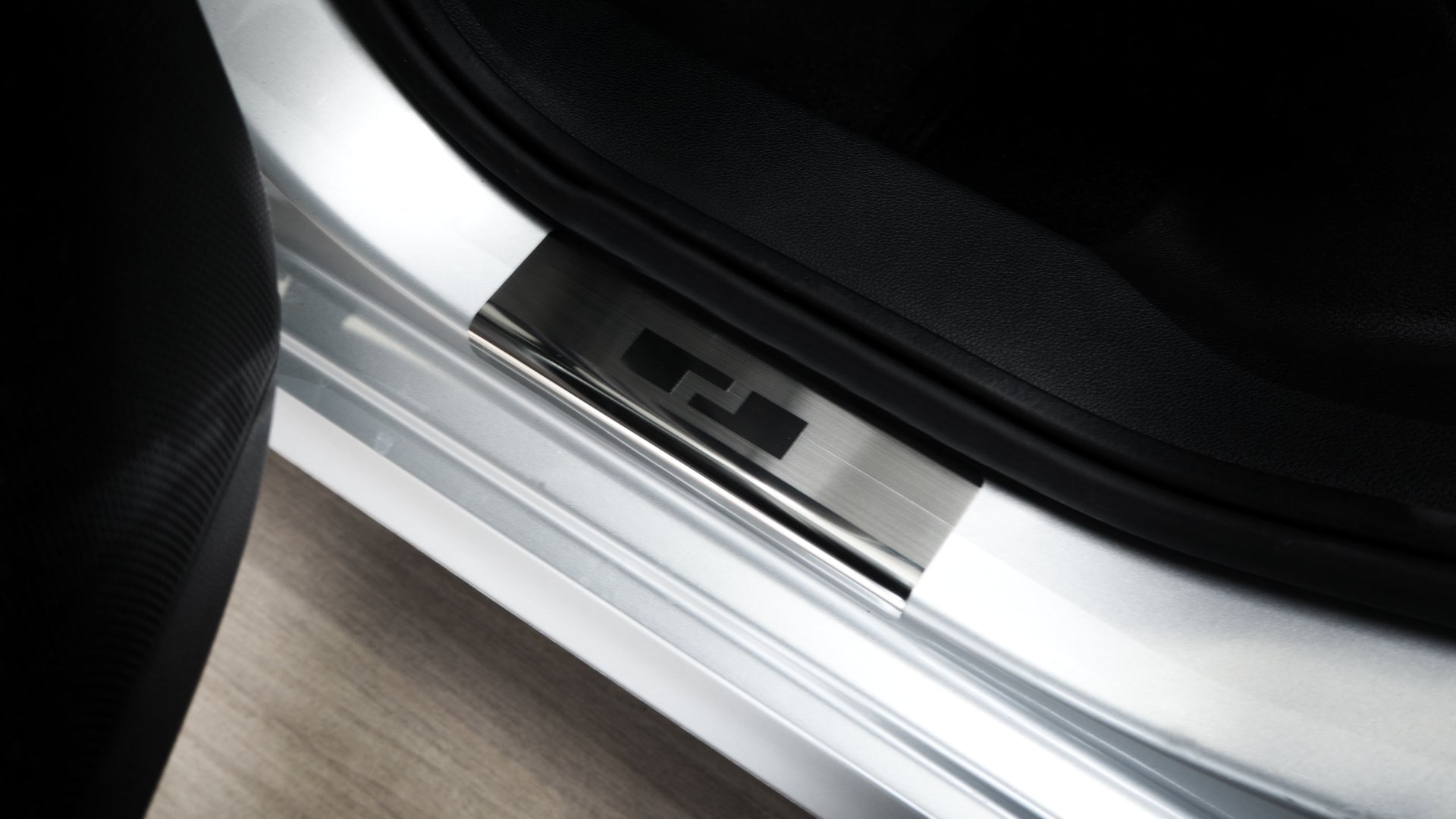 Tröskelskydd Skoda Fabia IV 5D 2021+ – rostfritt stål - Carlevel AB - Fordon och delar > Fordonsdelar > Karossdelar