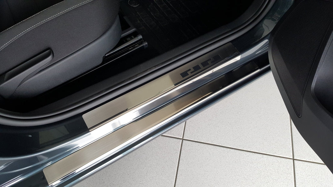 Tröskelskydd Skoda Rapid 2012–2019 – rostfritt stål - Carlevel AB - Fordon och delar > Fordonsdelar > Karossdelar
