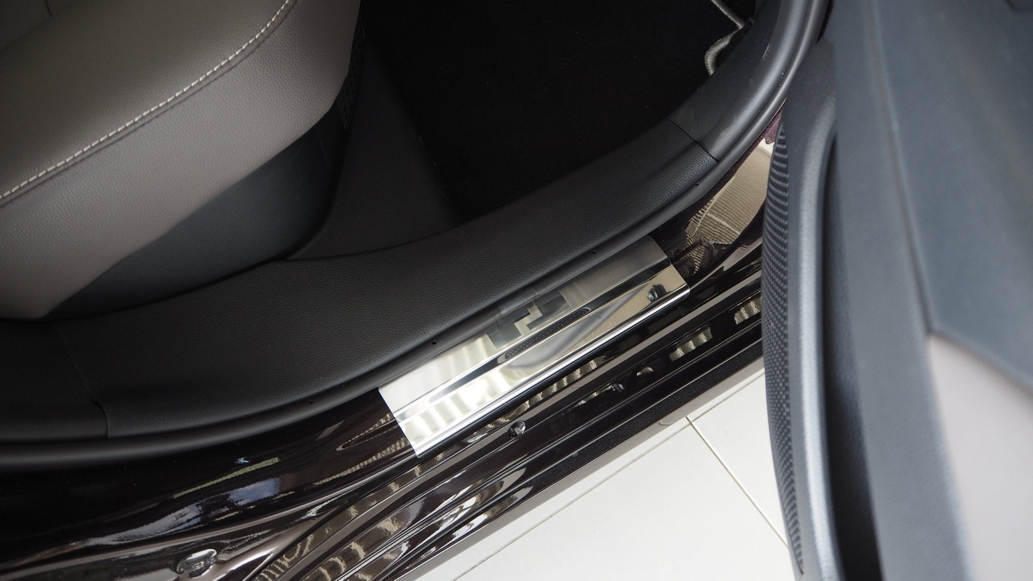 Tröskelskydd Toyota Corolla XII 4D/Kombi/Swace 2019+ – stål - Carlevel AB - Fordon och delar > Fordonsdelar > Karossdelar