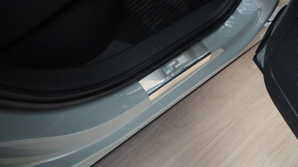 Tröskelskydd till Skoda Karoq/Karoq FL/Seat Ateca 2017+ – Rostfritt stål | Alu-Frost – närbild detaljer | Alu-Frost