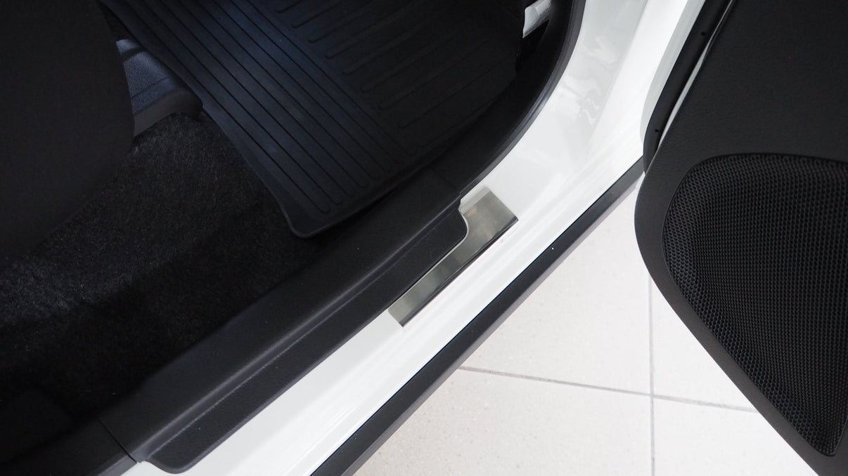 Tröskelskydd Suzuki Ignis III 2017+ – Rostfritt stål Alu-Frost – närbild detaljer | Alu-Frost