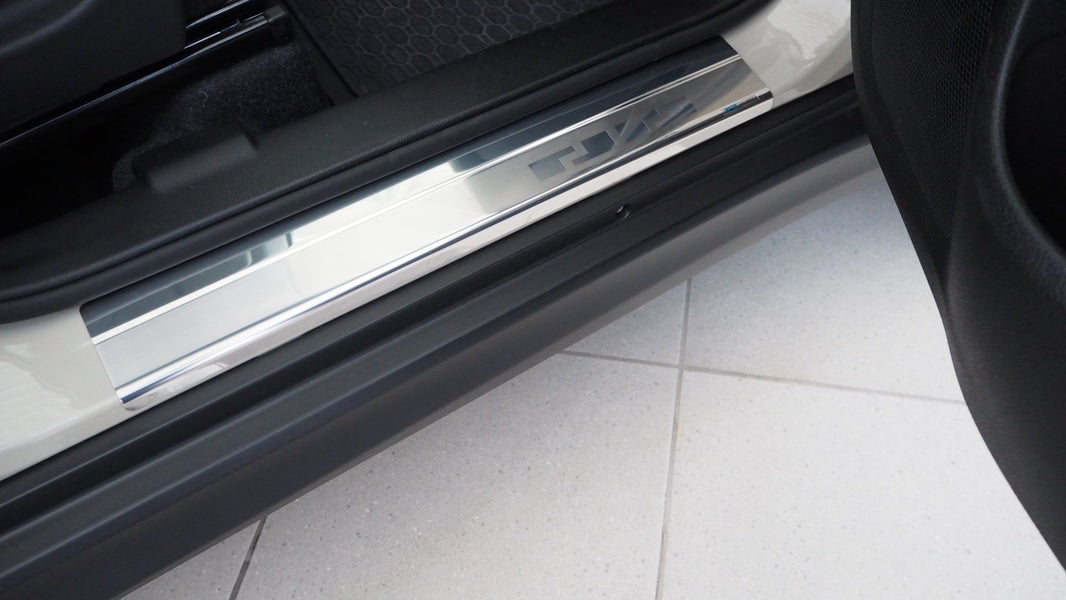 Tröskelskydd Suzuki Vitara 2015+ – Rostfritt stål Alu-Frost – produktbild framifrån | Alu-Frost