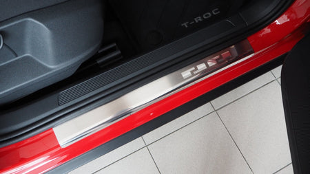 Tröskelskydd till VW T-Roc / T-Roc FL 2017–2021 – 4-pack rostfritt stål | Alu-Frost – produktbild framifrån | Alu-Frost