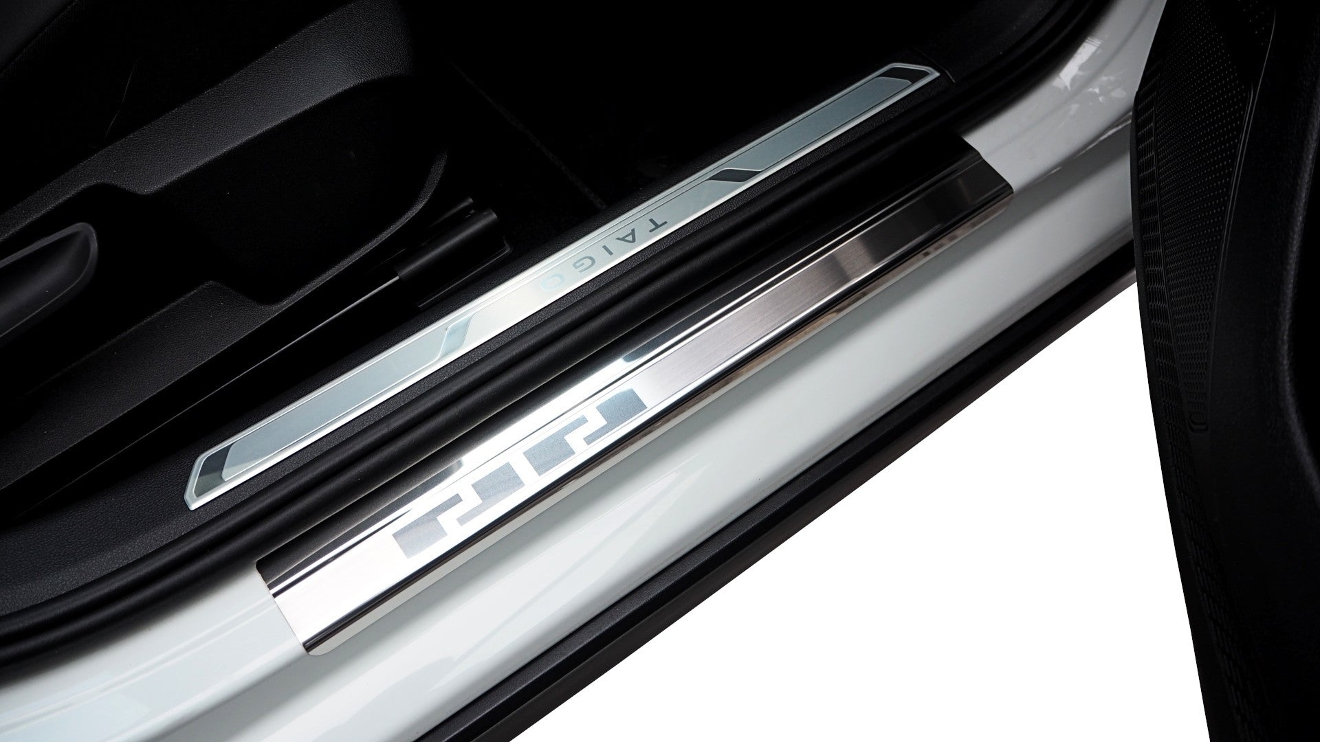 Tröskelskydd till VW Taigo 2022+ – 4-pack rostfritt stål | Alu-Frost – produktbild framifrån | Alu-Frost