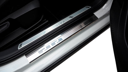 Tröskelskydd till VW Taigo 2022+ – 4-pack rostfritt stål | Alu-Frost – produktbild framifrån | Alu-Frost