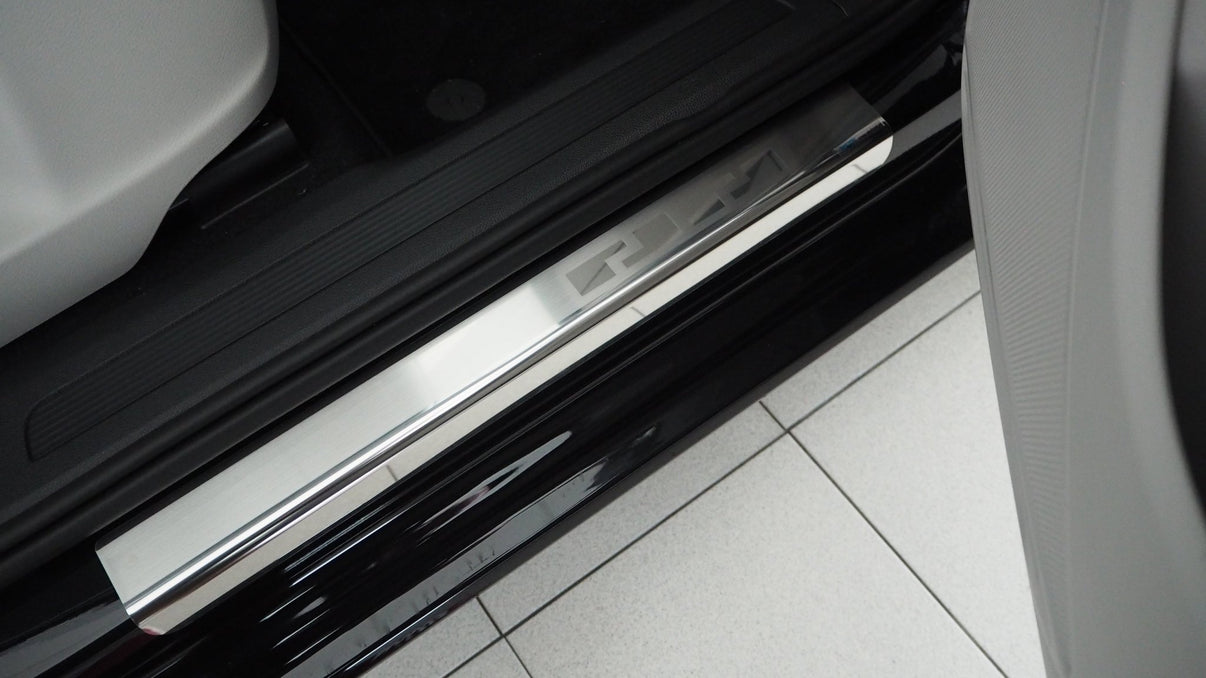 Tröskelskydd till VW Touran III 2015+ – 4-pack rostfritt stål | Alu-Frost – närbild detaljer | Alu-Frost