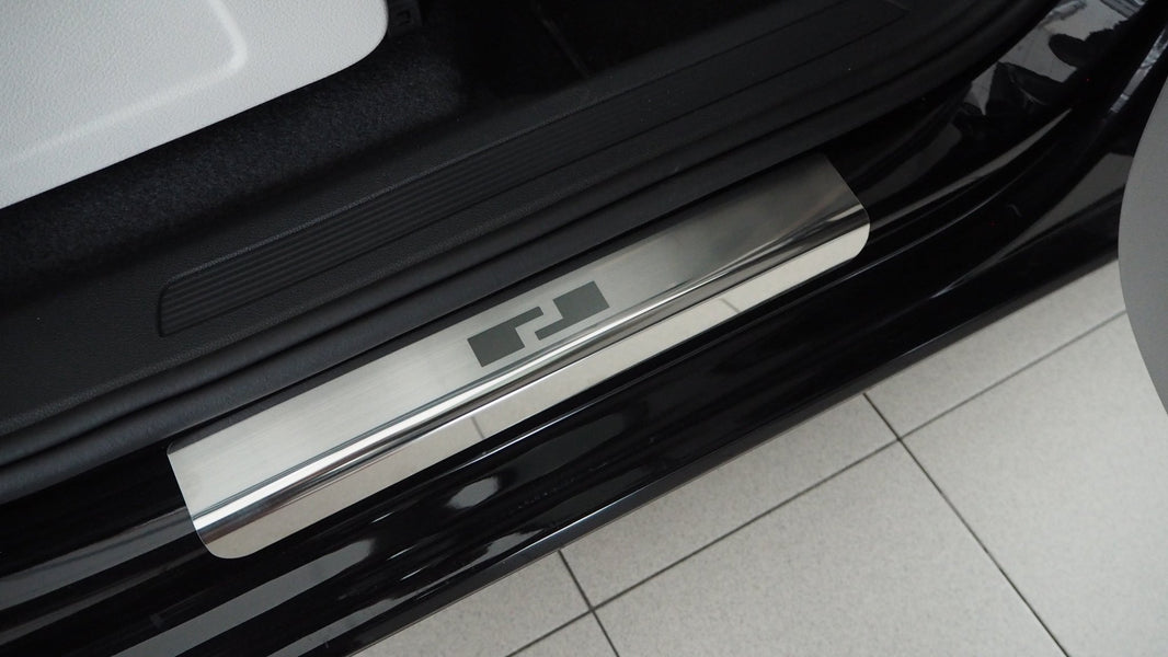 Tröskelskydd till VW Touran III 2015+ – 4-pack rostfritt stål | Alu-Frost – produktbild framifrån | Alu-Frost