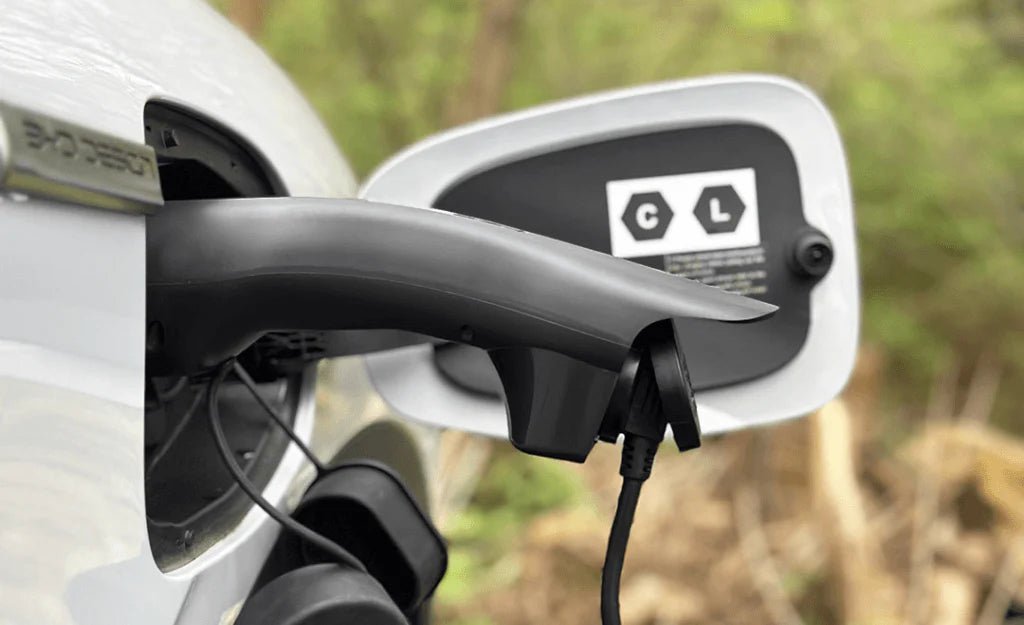V2L-adapter Typ 2 till Schuko 230V 16A – Evconnect - Carlevel AB - Fordon och delar > Fordonstillbehör