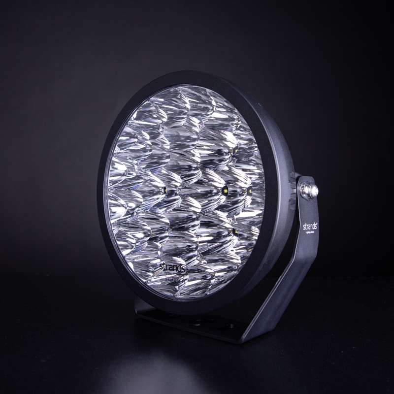 Extraljus Strands Lighting Division Yukon 2.0 Spot 9″ – produktbild framifrån | Strands Lighting Division